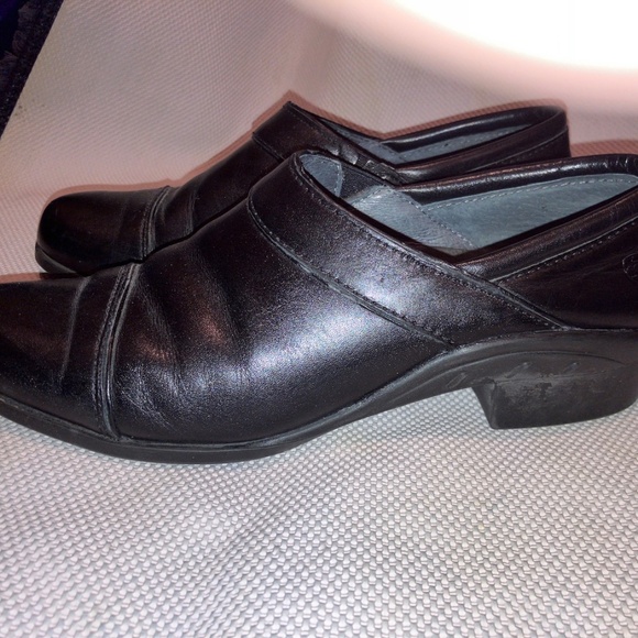 Ariat Women's Cap Toe Slip On Black Leather Flats - Picture 3 of 7